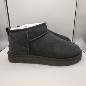 UGG Classic Ultra Mini Platform Boots Black Suede Size 8 NEW